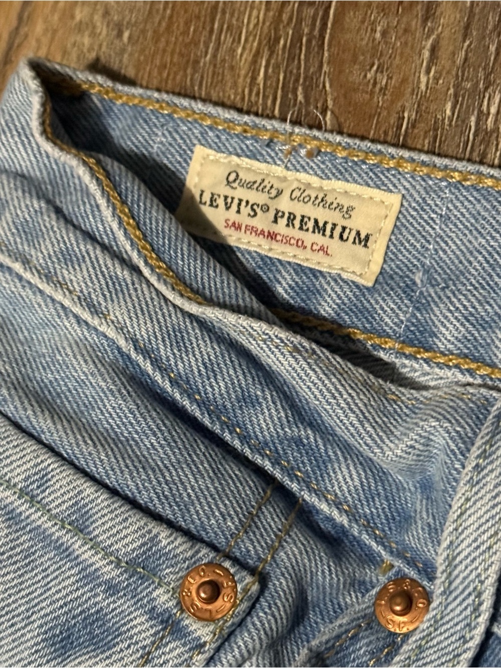 Levi's 501 Jeans Women's 25 Button Fly Straight Leg Light Wash Denim - Picture 3 of 8